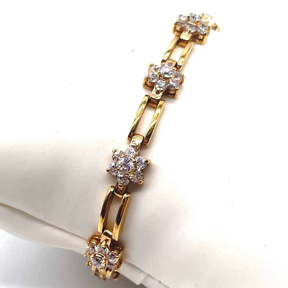 Stunning Elegant Gold Toned Rhinestone Bracelet - Picture 2 of 4